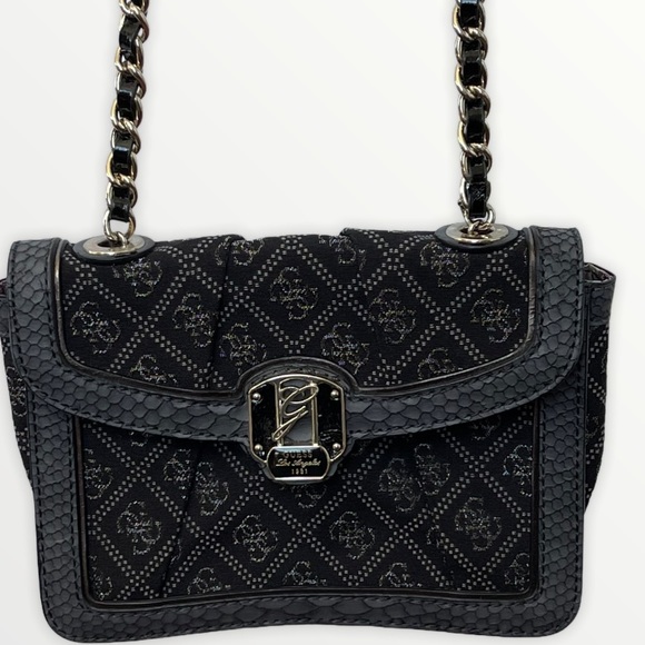 Guess Crossbody! - Picture 1 of 11